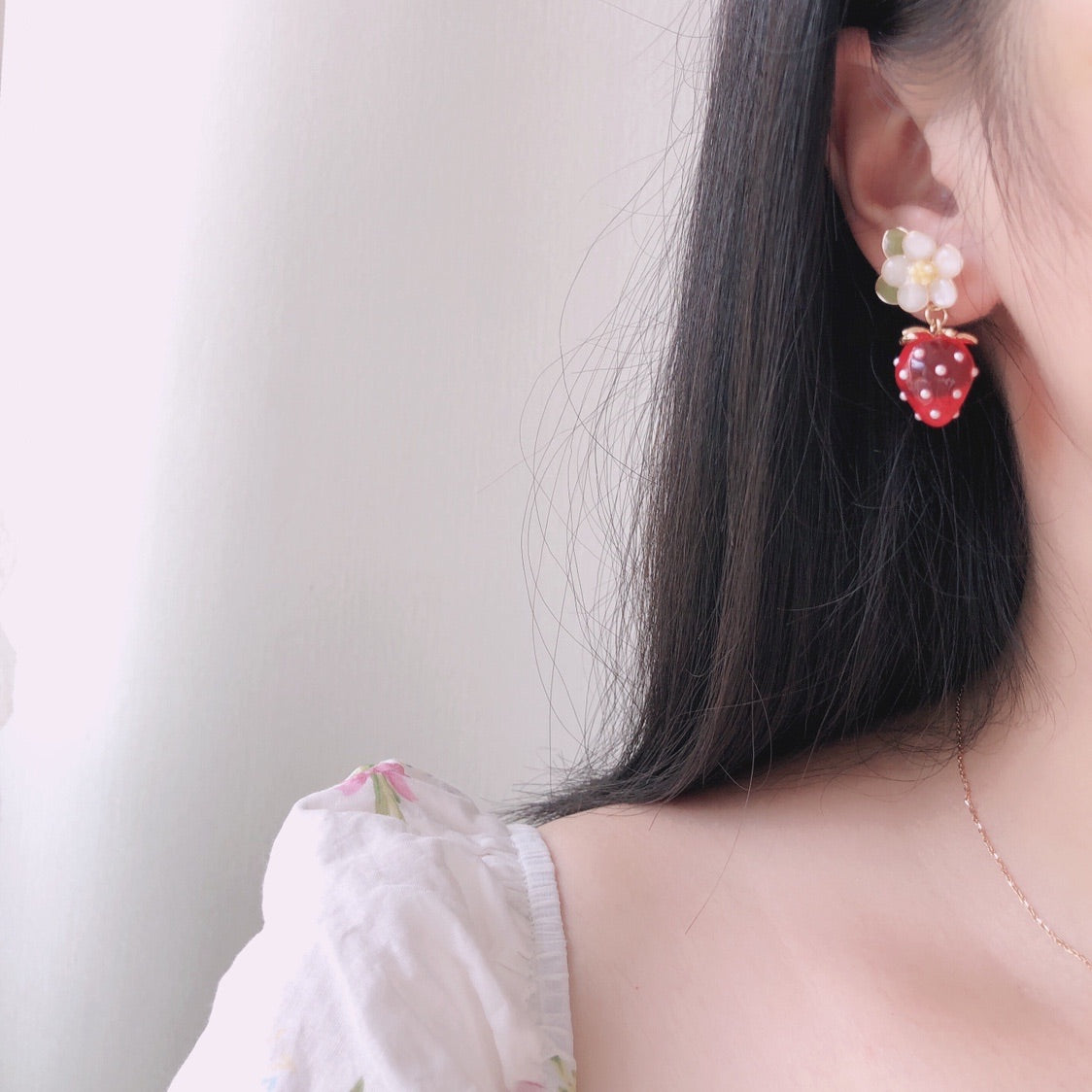 Boucles d’oreilles de bijoux japonais aux fraises mignonnes faites à la main